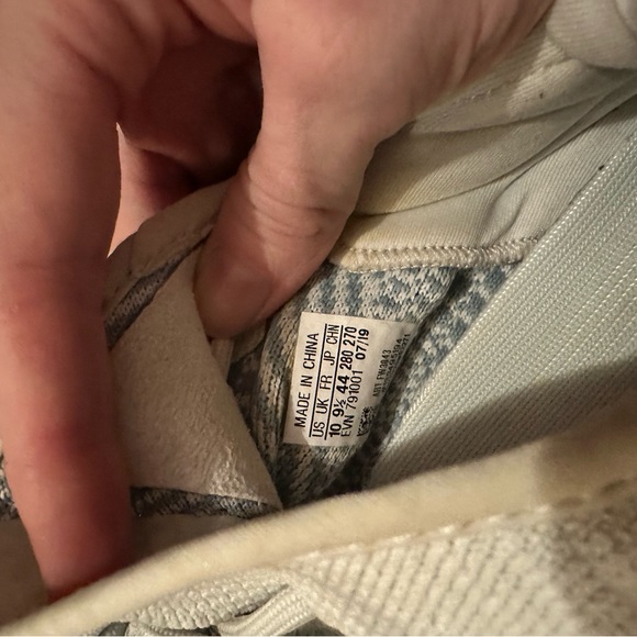 Yeezy boost 350 V2 Cloud White worn a few times but great condition - Picture 5 of 6